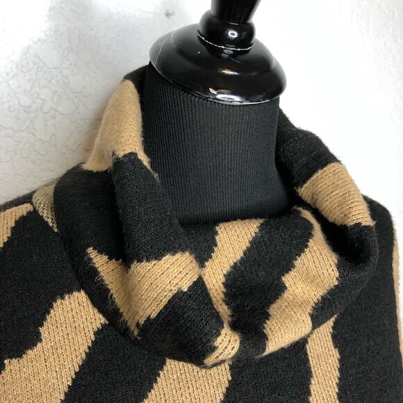 Soft Surroundings black tan zebra stripe cowl neck sweater size Medium - Picture 6 of 14